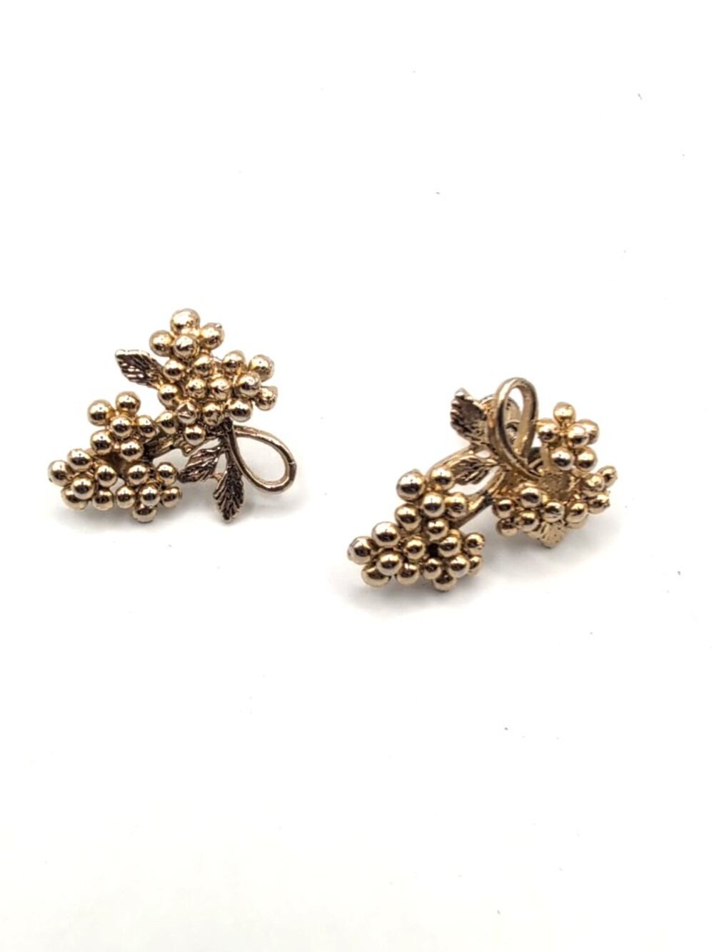 Vintage Coro Gold Tone 1" Grape Cluster Screw Back Earrings Marked VGC - Picture 2 of 6